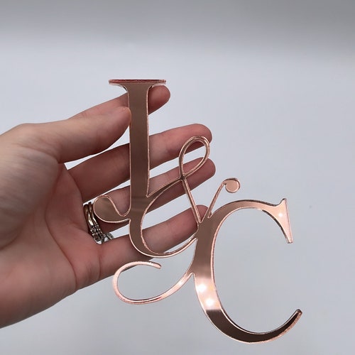 Personalized Wedding Initial Acrylic Cake Charm – Custom Engagement & Anniversary Cake Gem