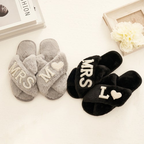 Custom Bridal Mrs. Slippers – Personalized Fluffy Slippers with Pearls and Glitter for Bride, Bridesmaids & Bridal Shower Gifts