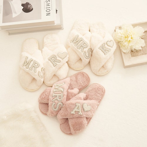 Custom Bridal Mrs. Slippers – Personalized Fluffy Slippers with Pearls and Glitter for Bride, Bridesmaids & Bridal Shower Gifts