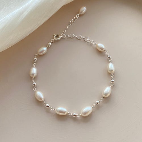 Minimalist Pearl Bracelet