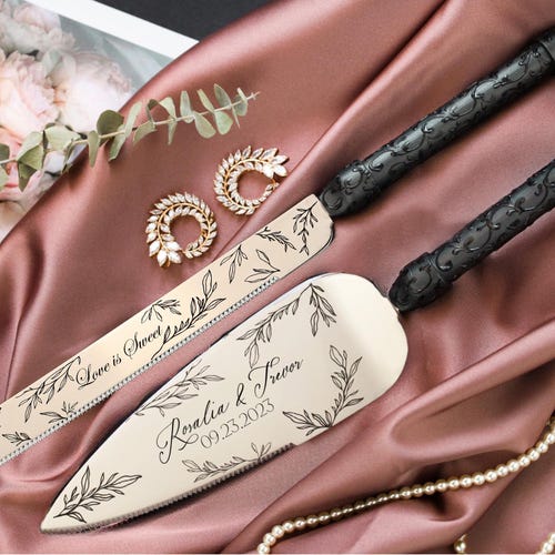 Engraved Cake Server Set for Weddings and Anniversaries